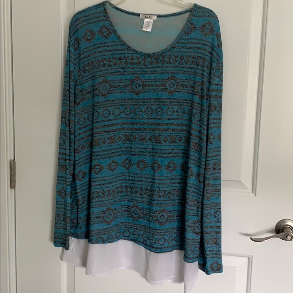 🔥3/$10 Isela blue and black XL light sweater
